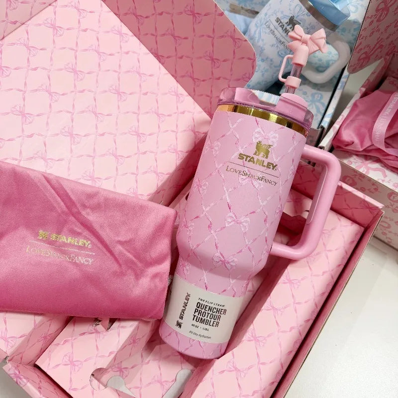 Vaso Stanley x LoveShackFancy 40oz | Diseño Floral Rosa | Doble Pared, Acero Inoxidable, Hermético
