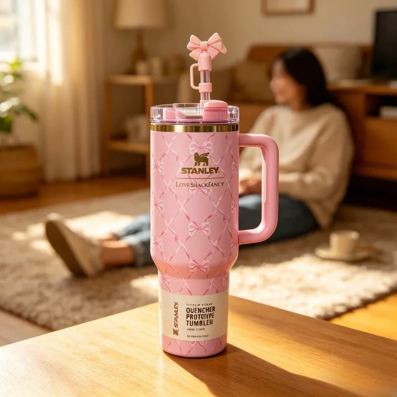 Vaso Stanley x LoveShackFancy 40oz | Diseño Floral Rosa | Doble Pared, Acero Inoxidable, Hermético