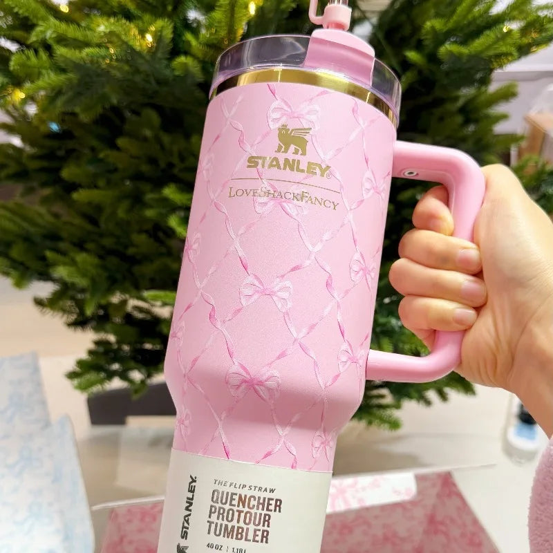 Vaso Stanley x LoveShackFancy 40oz | Diseño Floral Rosa | Doble Pared, Acero Inoxidable, Hermético